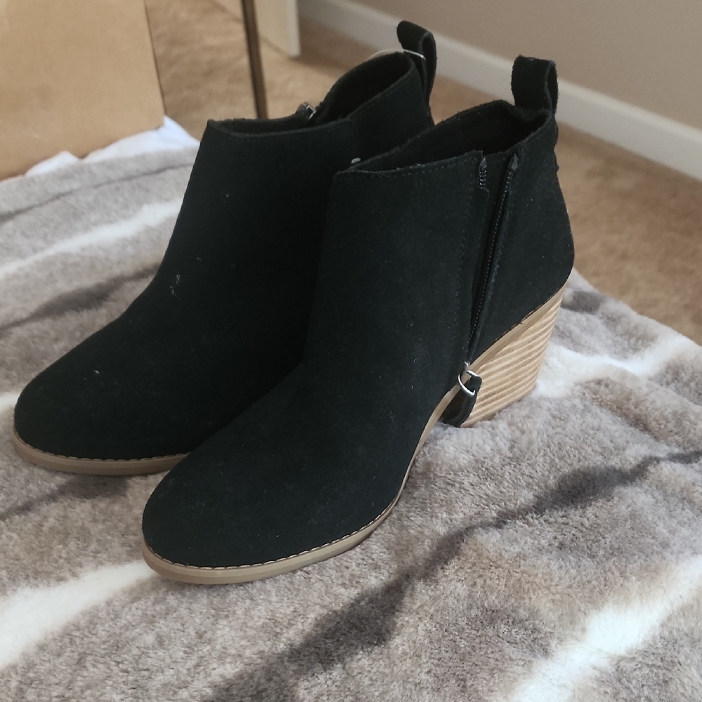 Toms Black Ankle Booties with Tan Heel